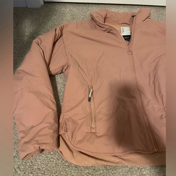 Vuori Canyon Insulated Jacket in Rose Pink Size Large - Picture 6 of 7
